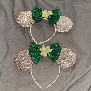 Sequin Mouse Ears with Green Bow
